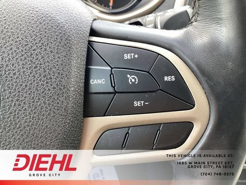 Used 2017 Jeep Cherokee Limited AWD/4WD image 29