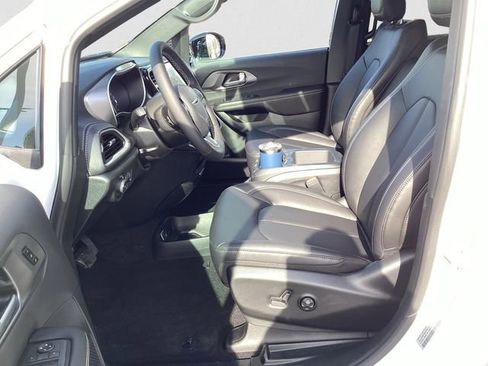 New 2026 Chrysler Pacifica Select image 10