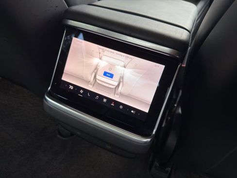 Used 2022 Tesla Model S image 25
