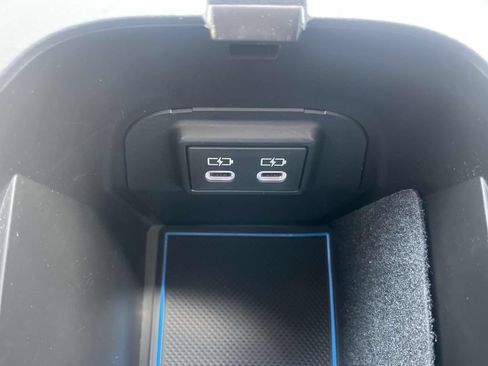 Used 2023 Toyota RAV4 Limited FWD image 39