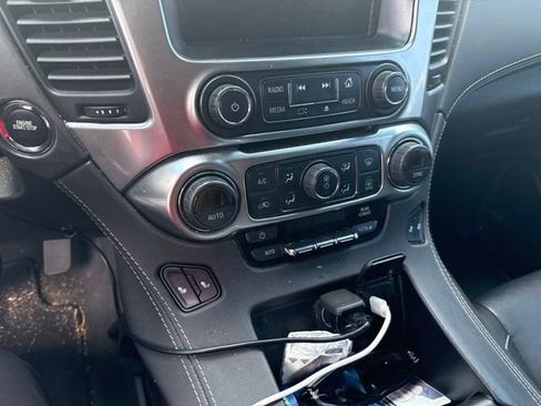 Used 2020 Chevrolet Suburban LT RWD image 18