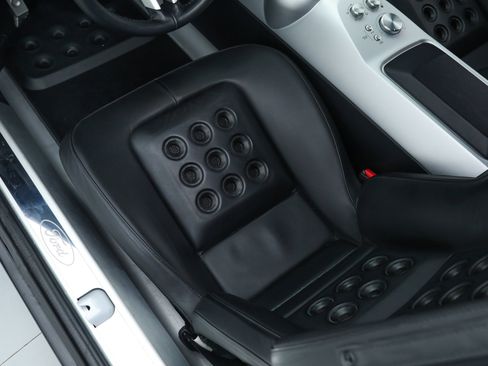 Used 2006 Ford GT image 25