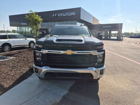 Used 2025 Chevrolet Silverado 2500 LT w/ Convenience Package AWD/4WD image 8