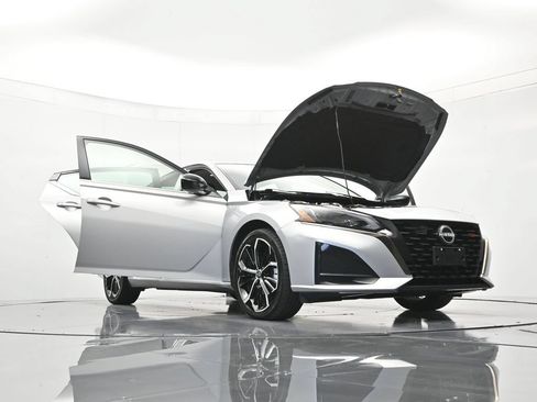 Certified 2024 Nissan Altima 2.5 SR FWD image 49