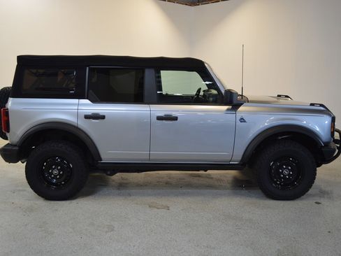 Used 2021 Ford Bronco Black Diamond image 2