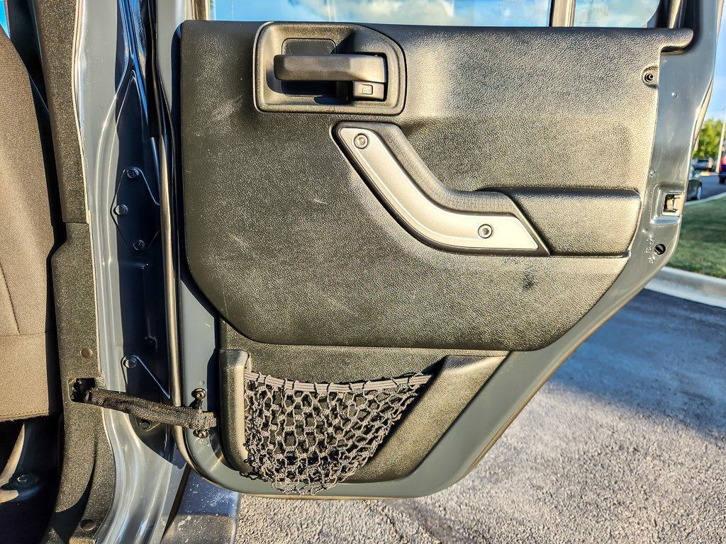 Used 2018 Jeep Wrangler Unlimited Sahara AWD/4WD image 17