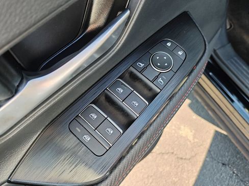Used 2025 Nissan Kicks SR AWD/4WD image 11
