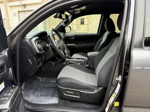 Used 2020 Toyota Tacoma TRD Off-Road w/ Blackout Package image 32