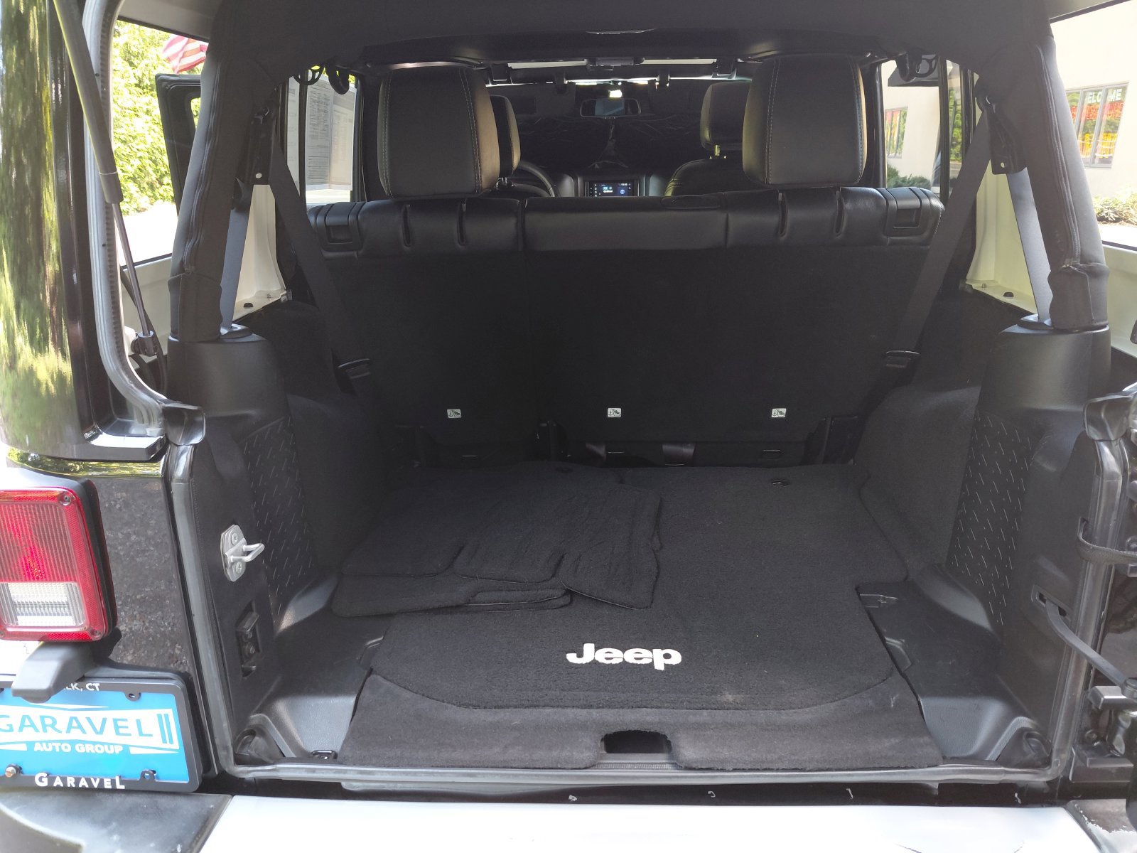 Used 2015 Jeep Wrangler Unlimited Sahara w/ Dual Top Group AWD/4WD image 14