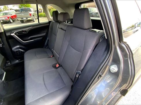 Used 2019 Toyota RAV4 LE image 19