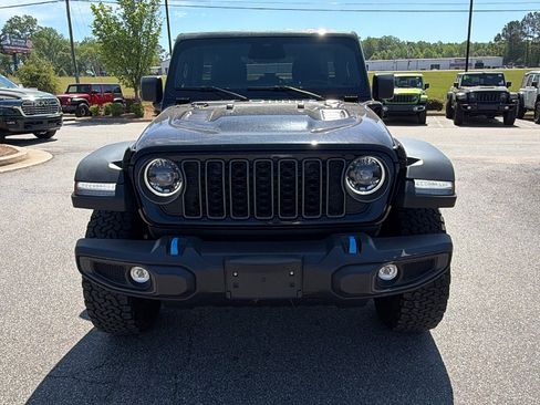 Used 2025 Jeep Wrangler Unlimited Rubicon 4xe w/ Convenience Group AWD/4WD image 3
