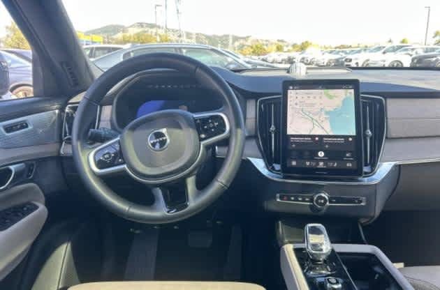 Used 2025 Volvo XC90 T8 Ultra AWD/4WD image 3