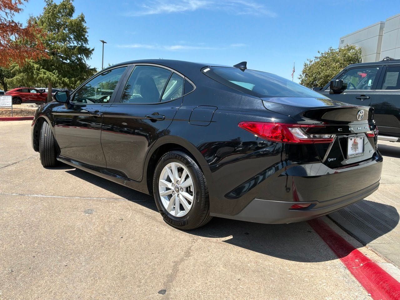 Used 2026 Toyota Camry LE FWD image 8
