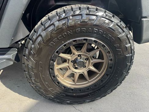 Used 2018 Jeep Wrangler Unlimited Sport image 8