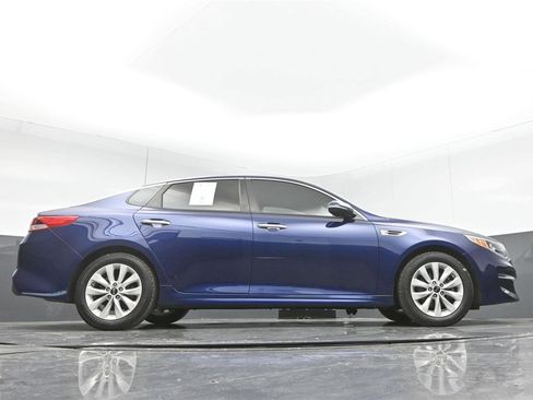 Used 2018 Kia Optima LX w/ 17" Alloy Wheels Package image 32