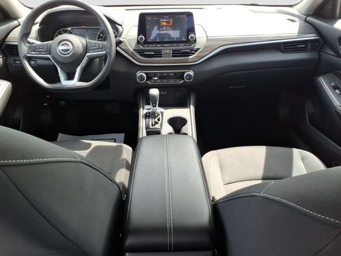 Used 2025 Nissan Altima 2.5 SV FWD image 16