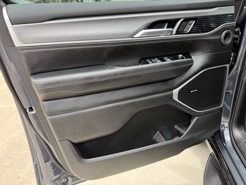 New 2025 Jeep Wagoneer L Series II image 12