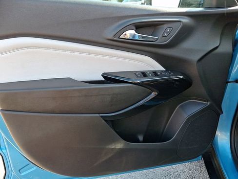 Certified 2025 Chevrolet Trax LT FWD image 13
