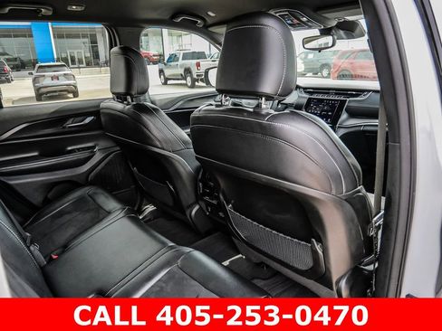 Used 2024 Jeep Grand Cherokee Altitude AWD/4WD image 21