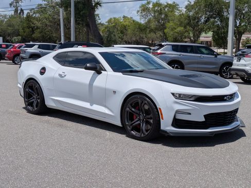 Used 2020 Chevrolet Camaro SS RWD image 2