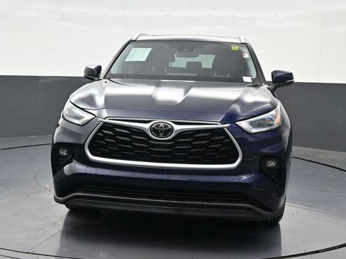 Used 2021 Toyota Highlander XLE FWD image 9