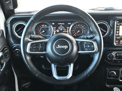 Used 2022 Jeep Wrangler Unlimited Sahara AWD/4WD image 16