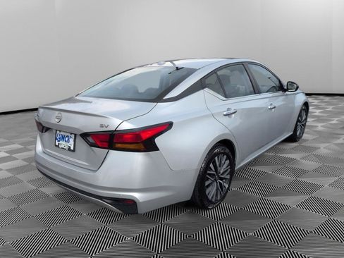 Used 2024 Nissan Altima 2.5 SV FWD image 5