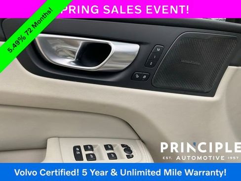 Certified 2024 Volvo XC60 B5 Ultimate w/ Climate Package image 15