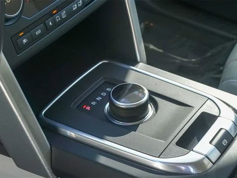 Used 2017 Land Rover Discovery Sport SE image 18