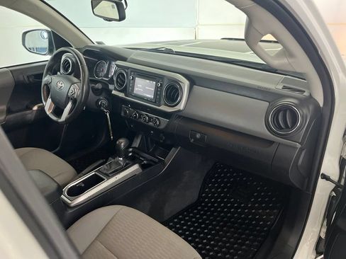 Used 2016 Toyota Tacoma SR5 AWD/4WD image 21