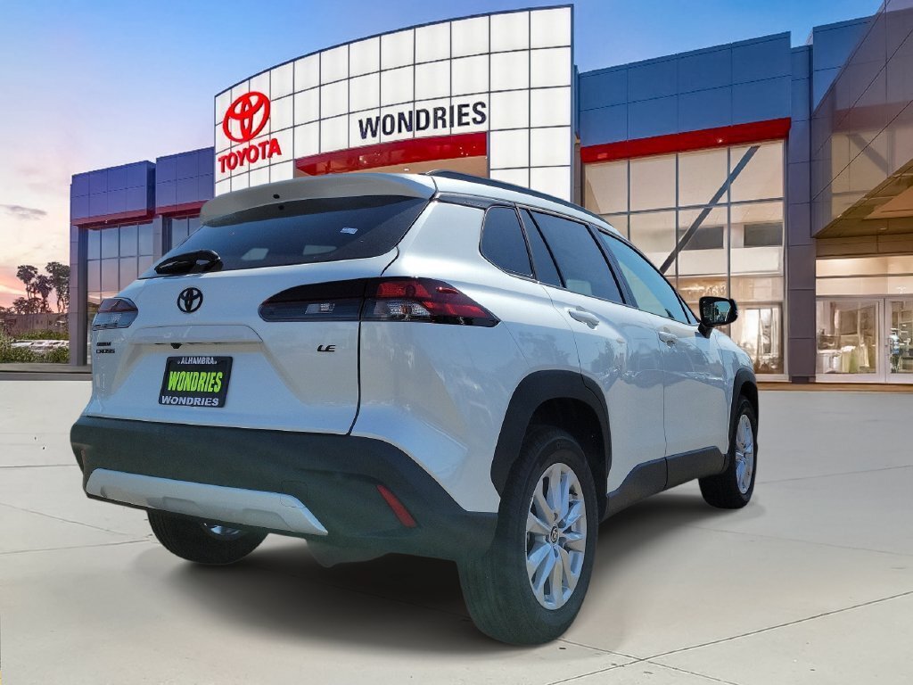 New 2026 Toyota Corolla Cross LE w/ Moonroof Package FWD image 4