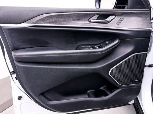 Used 2021 Jeep Grand Cherokee L Limited w/ Luxury Tech Group II image 17