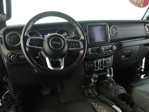 Used 2022 Jeep Wrangler Unlimited Sahara AWD/4WD image 2