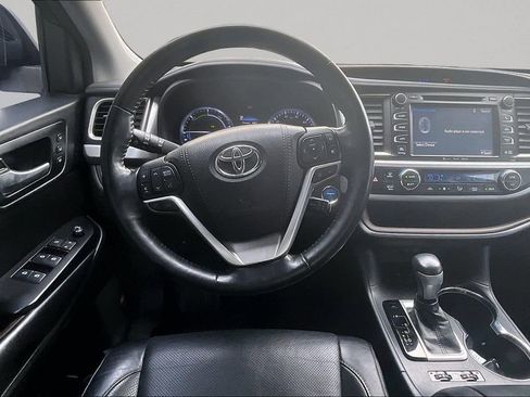 Certified 2018 Toyota Highlander Limited Platinum image 9