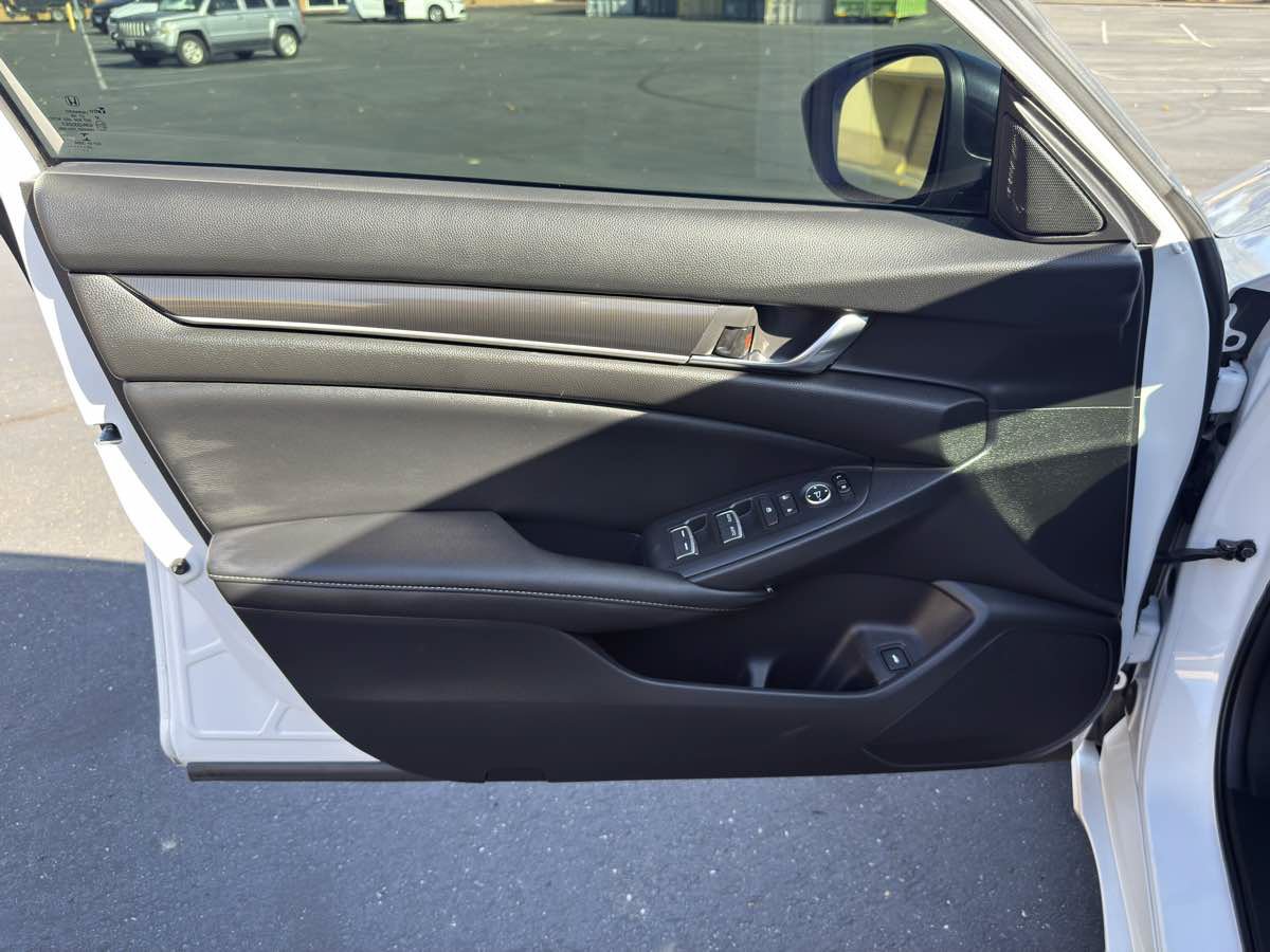 Used 2022 Honda Accord Sport image 12