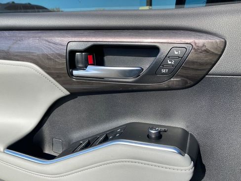 New 2026 Toyota Highlander Limited AWD/4WD image 6