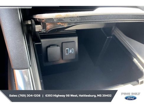 Used 2022 Ford Explorer XLT w/ Equipment Group 202A AWD/4WD image 23