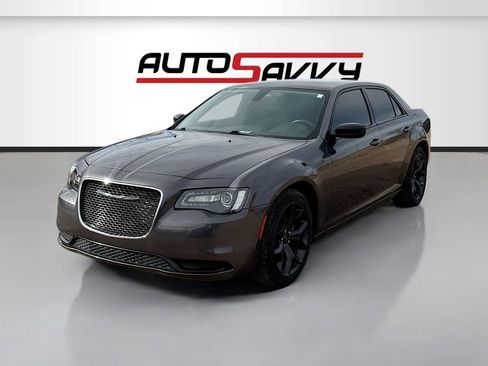 Used 2022 Chrysler 300 Touring w/ Sport Appearance Package image 3