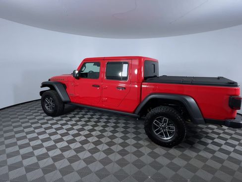 Used 2025 Jeep Gladiator Mojave w/ Convenience Group AWD/4WD image 6