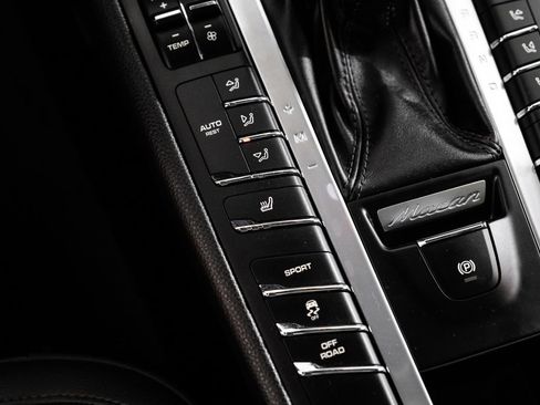 Used 2019 Porsche Macan w/ Premium Package AWD/4WD image 22