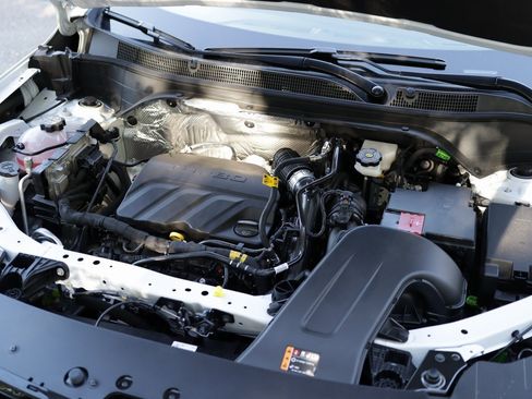 New 2025 Chevrolet Trax RS w/ Sunroof Package image 28