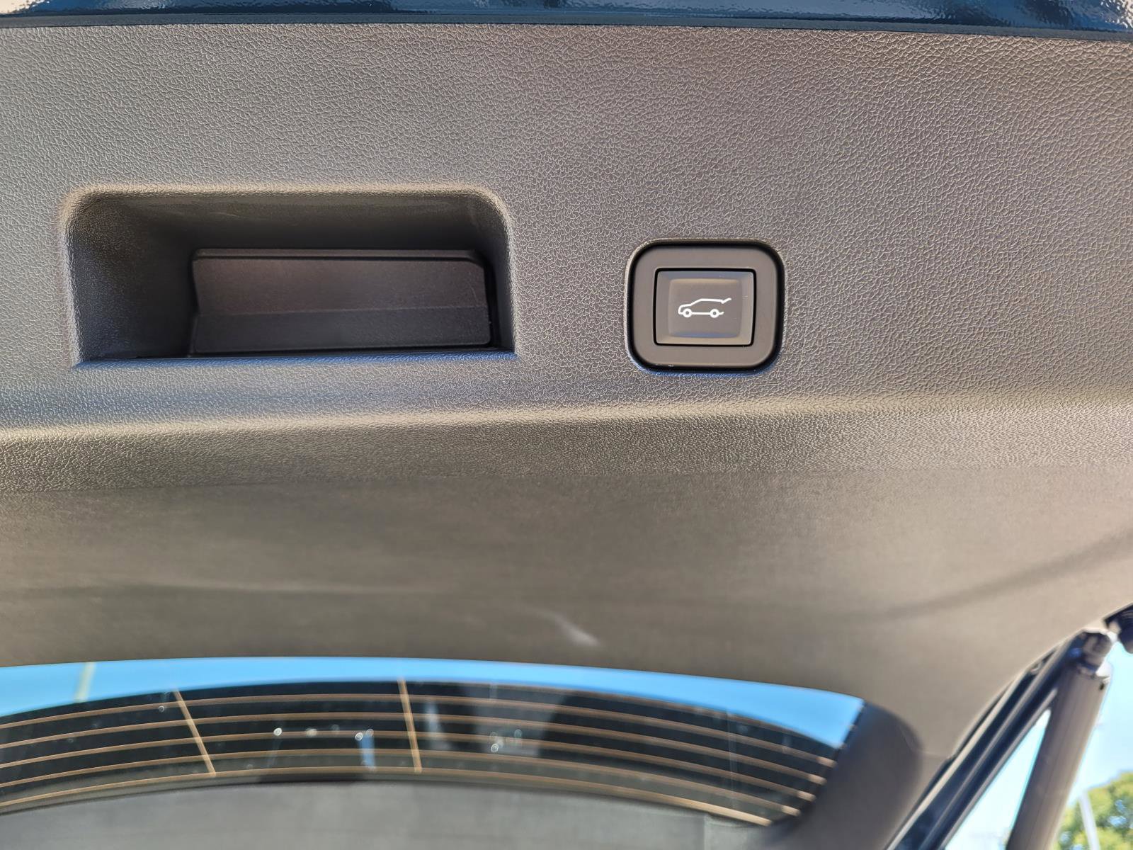 New 2027 Chevrolet Traverse RS w/ LPO, Floor Liner Package FWD image 8