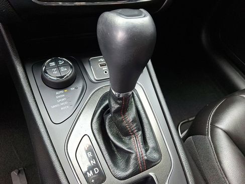 Used 2020 Jeep Cherokee Trailhawk w/ Cold Weather Group image 15