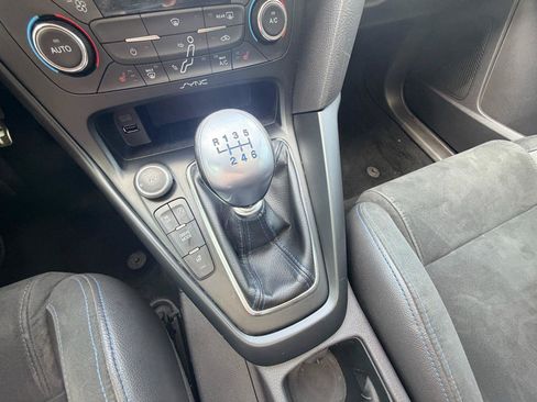 Used 2017 Ford Focus RS AWD/4WD image 27