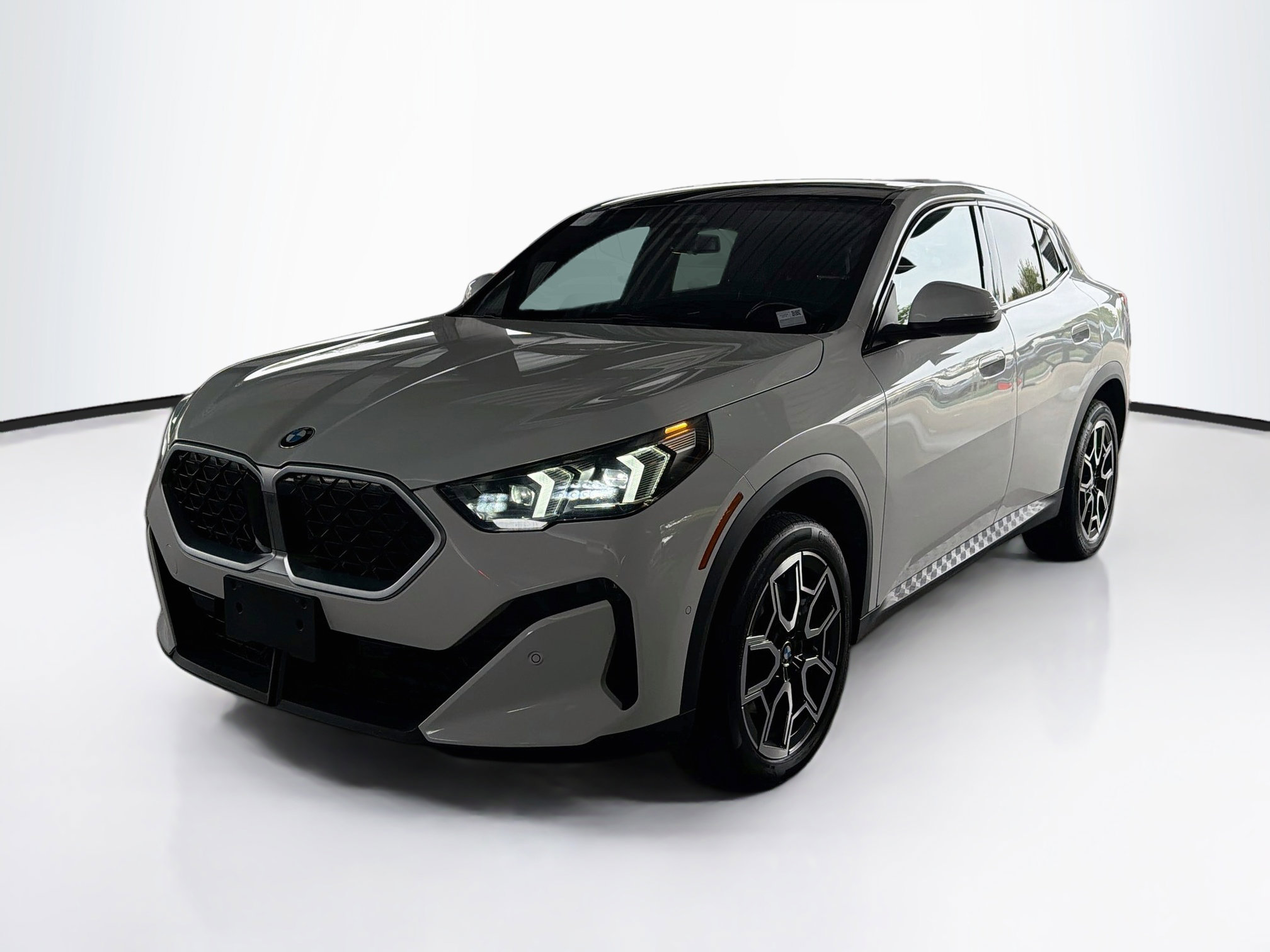 Used 2026 BMW X2 xDrive28i AWD/4WD image 3