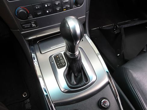 Used 2015 INFINITI Q40 w/ Moonroof Package RWD image 28
