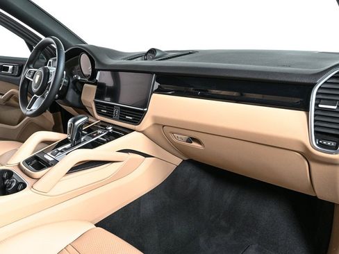 Used 2023 Porsche Cayenne Coupe w/ Premium Package image 26