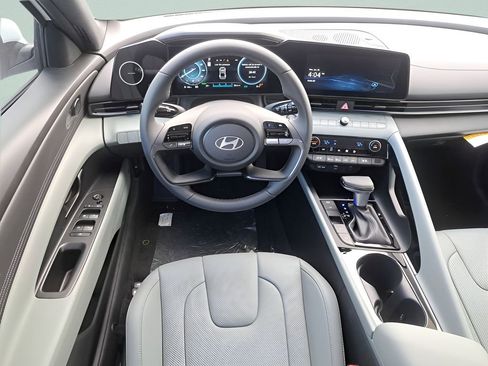 New 2025 Hyundai Elantra Limited image 11