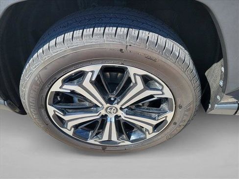 Used 2021 Toyota RAV4 LE image 9