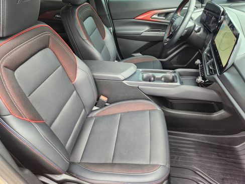 Used 2025 Chevrolet Equinox EV RS FWD image 18